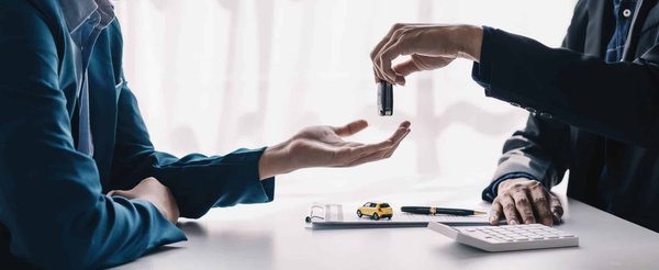 Les astuces pour économiser en assurance auto sur mesure